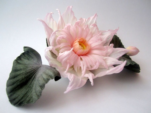 Брошь-цветок из шелка в виде лотоса Арни